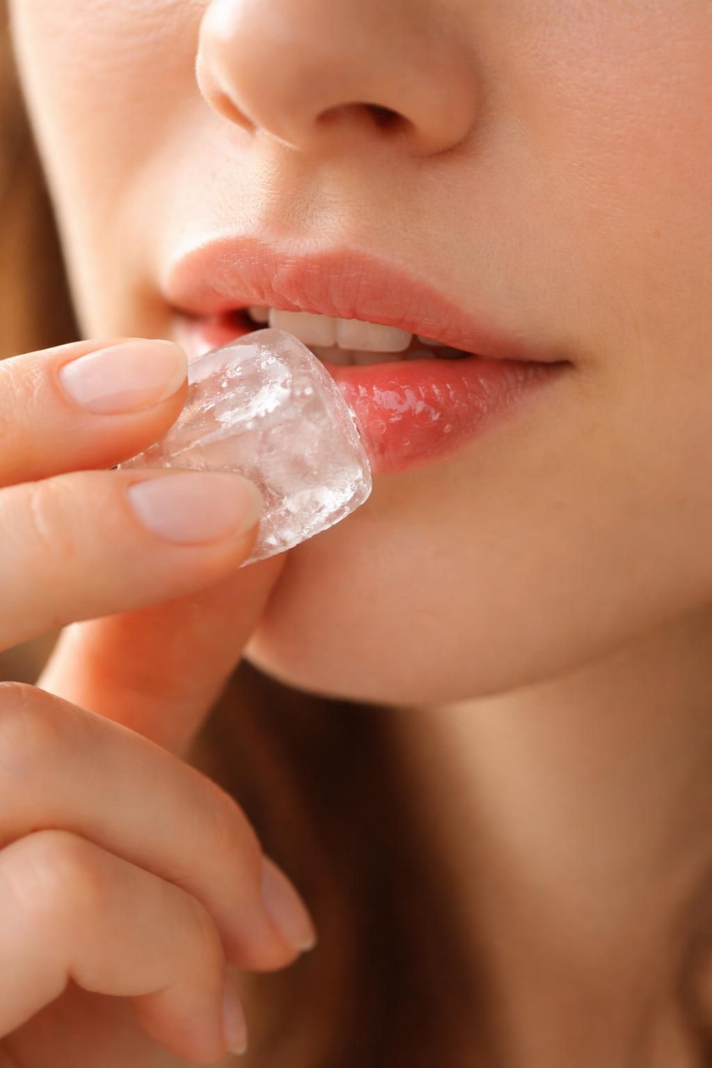 découvrez des solutions maison efficaces pour apaiser la douleur causée par un bouton de fièvre et favoriser une guérison rapide.